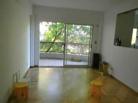 Departamento 2 ambientes con cochera y baulera cubierta