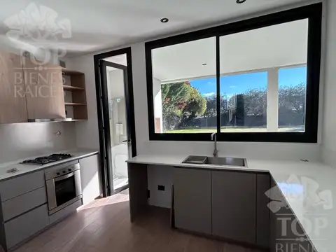 Casa en Venta en El Canton, USD 295.000