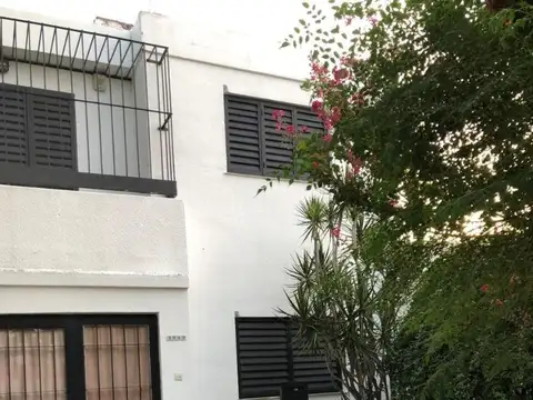 SE VENDE Casa 2 Dorm con Patio