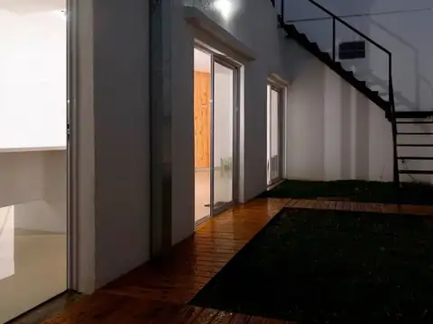 IMPECABLE PH 4 AMBIENTES CON JARDIN