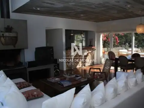 Casa 5 ambientes con 3 baños