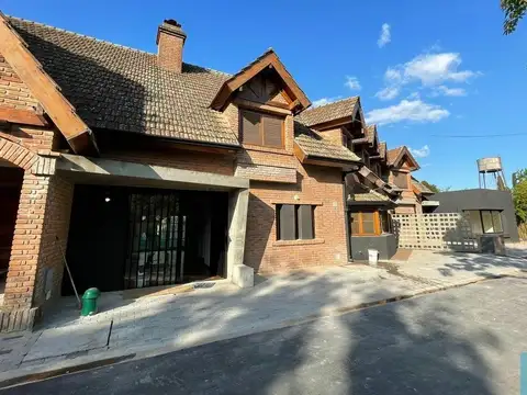 Venta casa B° con porton, Los Erales