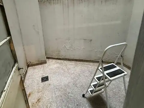 alquiler  Local con patio sobre avenida nazca