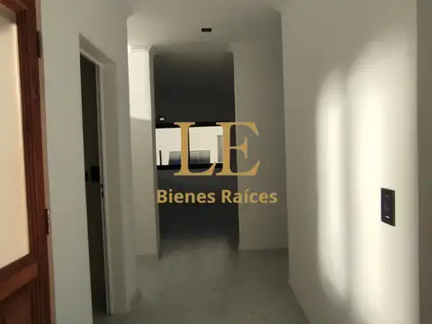 Casa en Venta con 4 cocheras