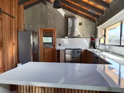 Casa 5 ambientes con 3 baños