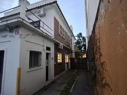 Casa en Alquiler con 12 cocheras