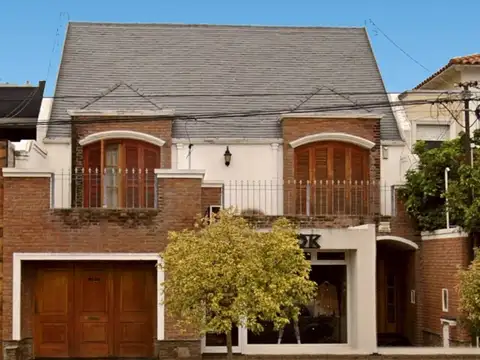 IMPONENTE CASA DE 5 DORMITORIOS EN ALQUILER - Avenida Alem 557