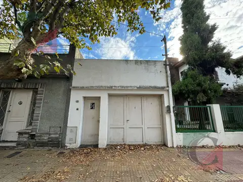 Vivienda a refaccionar con galpon