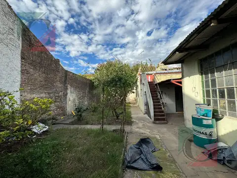 Vivienda a refaccionar con galpon