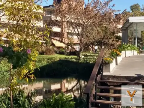 Avenida Champagnat e/ La Martineta y La Carreta
