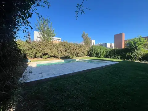 Casa 6 ambientes con 2 baños