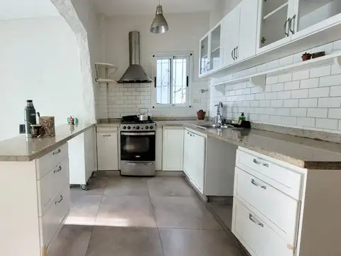 Casa 3 ambientes con 2 baños