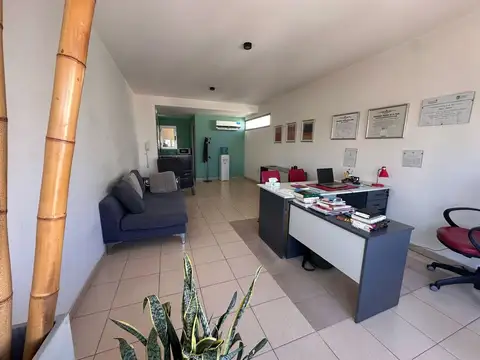48 e/ 11 y 12 300