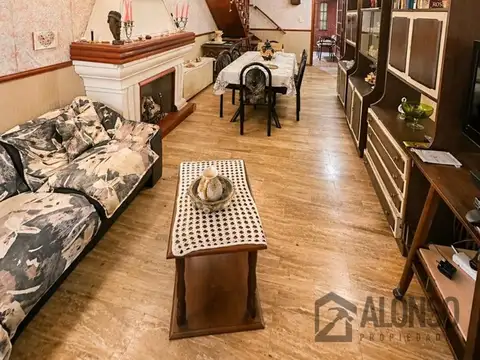 Casa en Venta con 2 cocheras