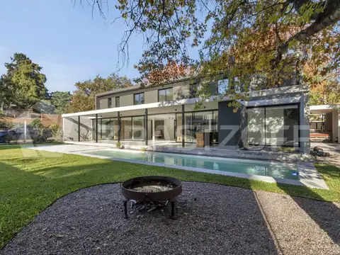 Casa en Venta a estrenar en Las Lomas de San Isidro, Moderna, gran jardín con Studio.
