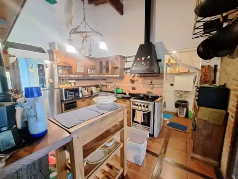 Casa 4 ambientes con 2 baños