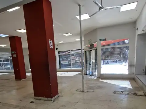 Local en Salta esq Garay PB 620m2 1er piso 190 sotano 124m2 totalmente al frente