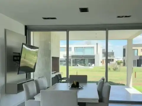 Casa en Alquiler de 5 dormitorios