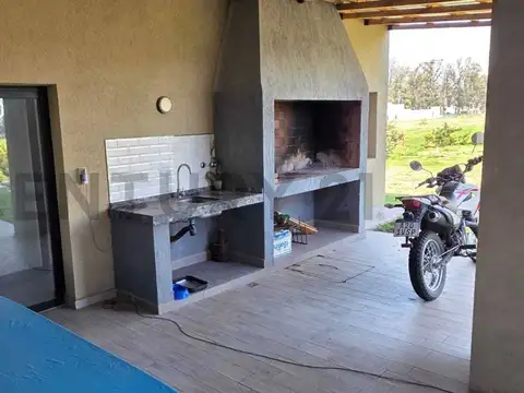 Casa 4 ambientes con 2 baños