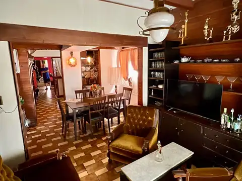 Casa 6 ambientes con 2 baños