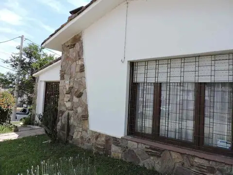 Casa 6 ambientes con 1 baño