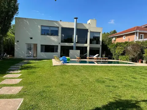 Casa en Santa María de Tigre, con quincho, lote interno