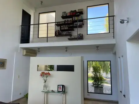 Casa 5 ambientes con 4 baños
