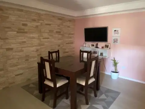 Casa 5 ambientes con 2 baños