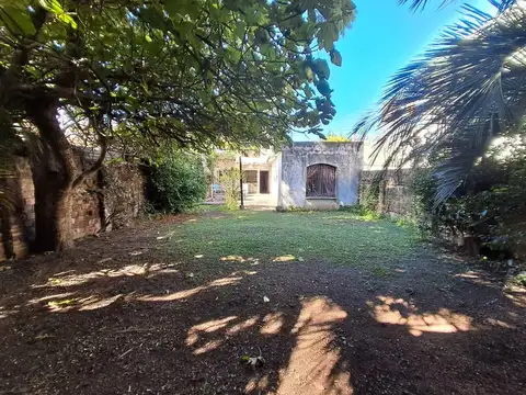 Venta Casa en barrio Belgrano de dos dormitorios, patio y cochera