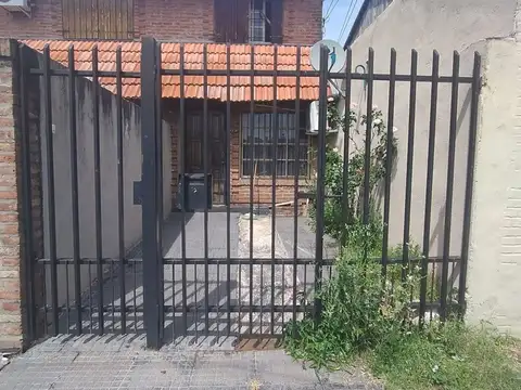 VENTA DÚPLEX 4 AMB. 82m². Zona Lomas del Mirador