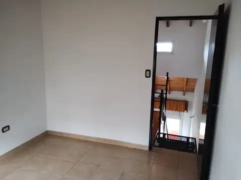 Casa 2 ambientes con 1 baño