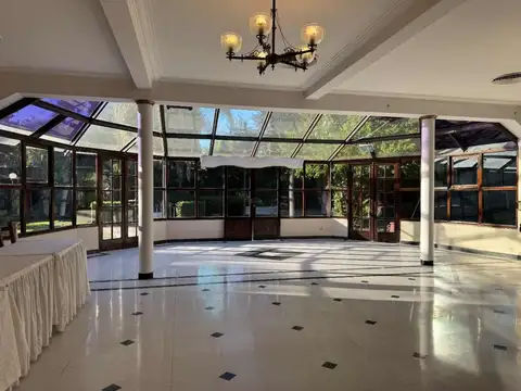 ALQUILER LOCAL 8 AMBIENTES CON JARDIN MONTE GRANDE