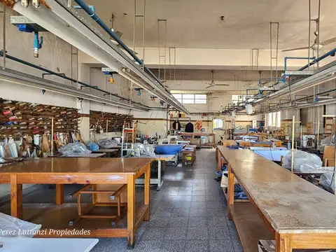 Galpón 2 Plantas de 320.50 m2 en Caseros