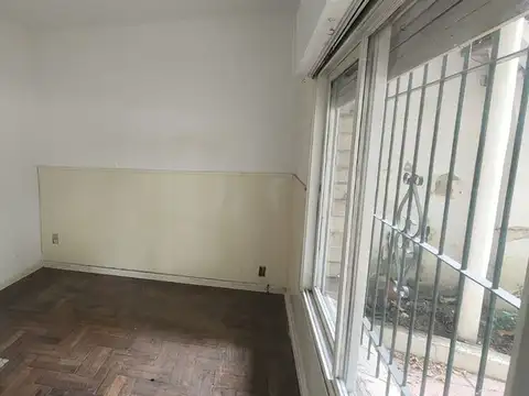 Casa 6 ambientes con 2 baños