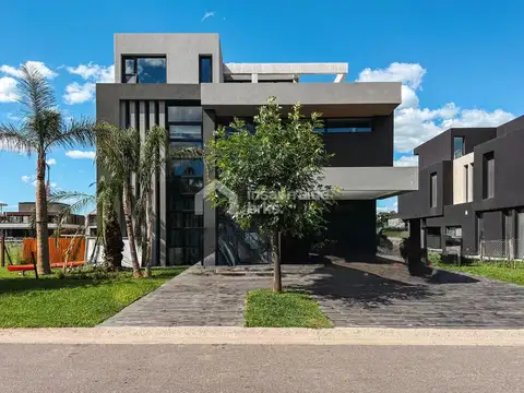CASA EN ALQUILER TEMPORARIO EN EL YACHT,TIGRE! 3 PLANTAS Y 4 DORMITORIOS CON SALA DE MICROCINE!