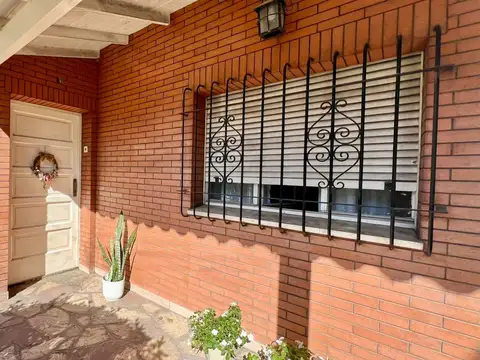 CASA 6 AMBIENTES CON JARDIN LOTE 500m2 TORCUATO