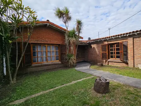 VENTA CASA 4 AMBIENTES LAVALLOL