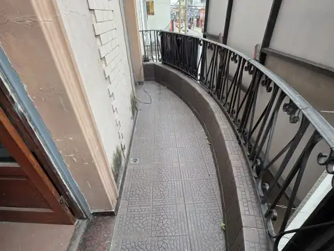 AV JUAN D PERON 3700, Piso 1