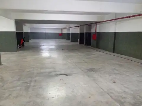 Depósito en alquiler - 4 Ambientes - Flores