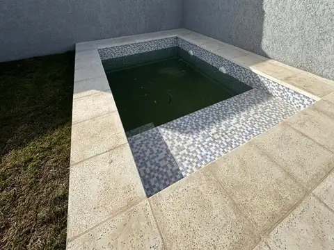Casa en Alquiler con 1 cochera