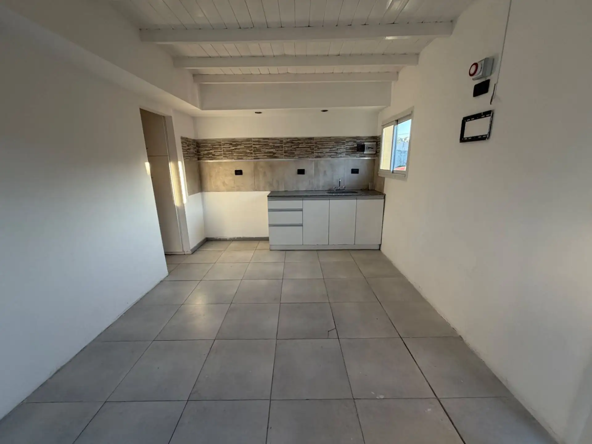 Complejo de deptos 5 amb, 131m² con pileta — San Carlos