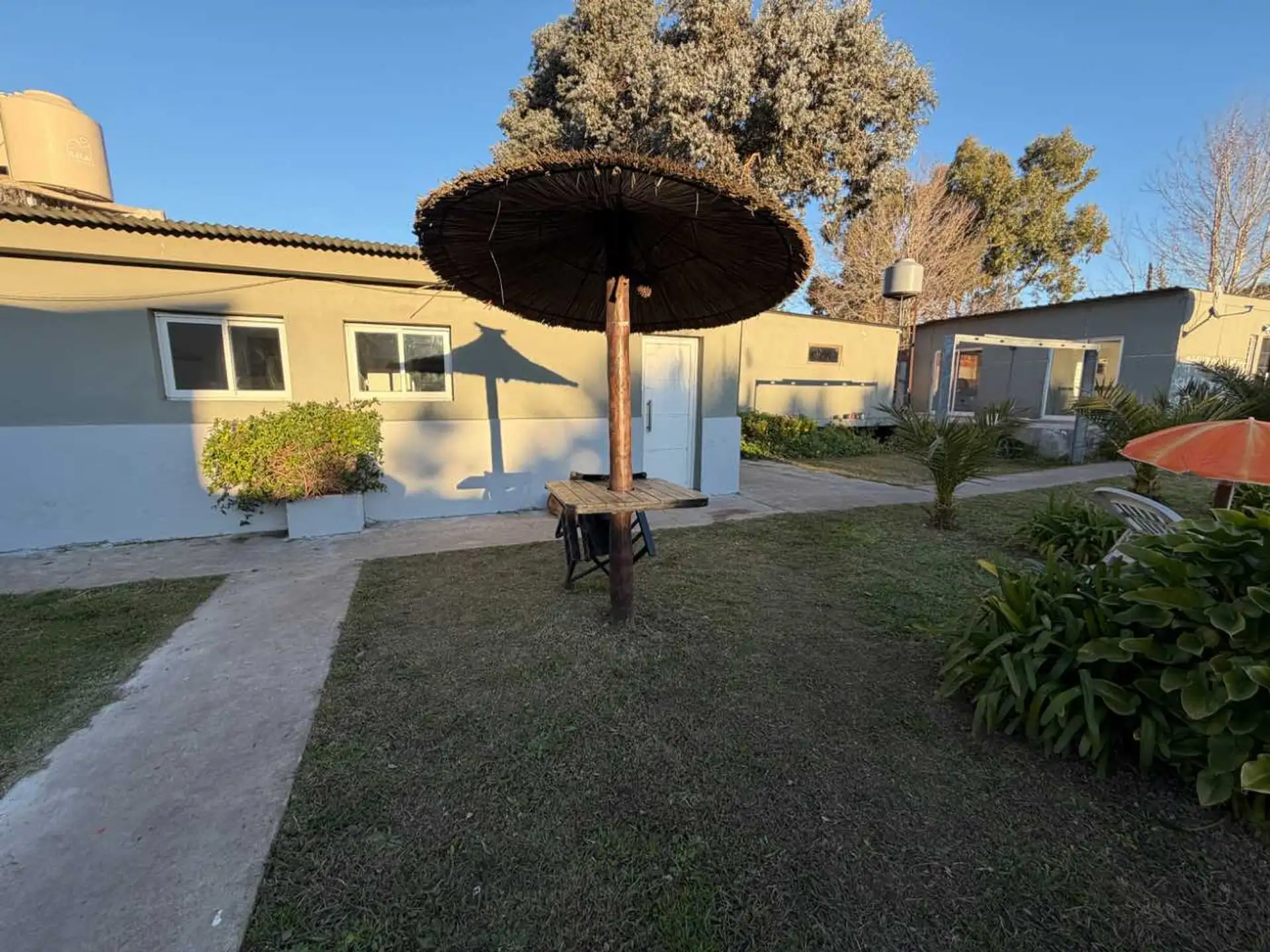 Complejo de deptos 5 amb, 131m² con pileta — San Carlos
