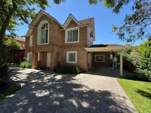 Casa 5 ambientes con 4 baños