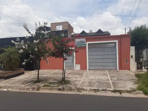 RETASDA Casa de 4 amb totalmente nuevo lote de 8.66x34