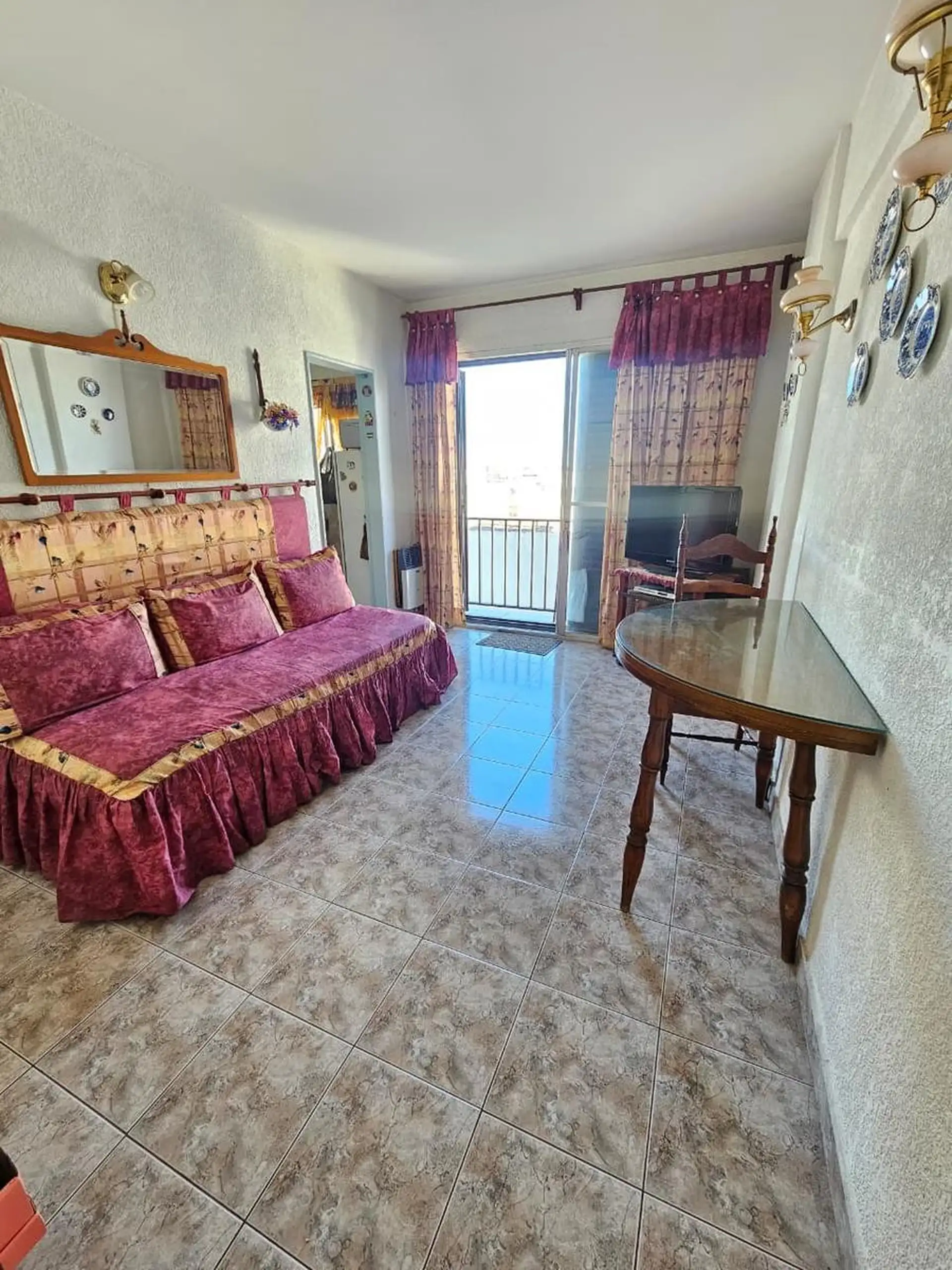 Depto 2 amb con balcón y vista abierta — Zona Aldrey