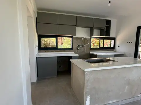CASA EN VENTA 5 AMB BARRIO EL CANTON A ESTRENAR