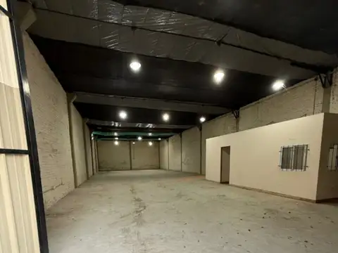 Lucio Salvadores 700