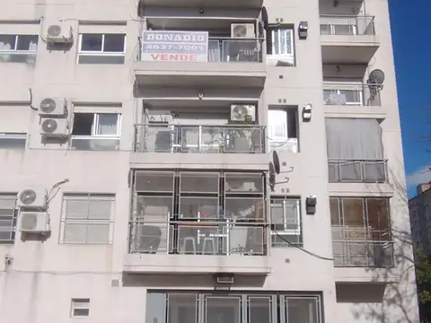 EXCELENTE DEPARTAMENTO DE 3 AMBIENTES AL FRENTE CON BALCÓN