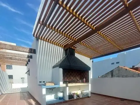 Depto Tipo Casa 4 ambientes con 4 baños