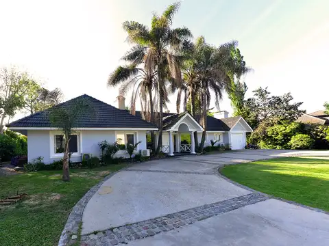 VENTA CASA SAN DIEGO PISCINA UBICACIÓN IDEAL